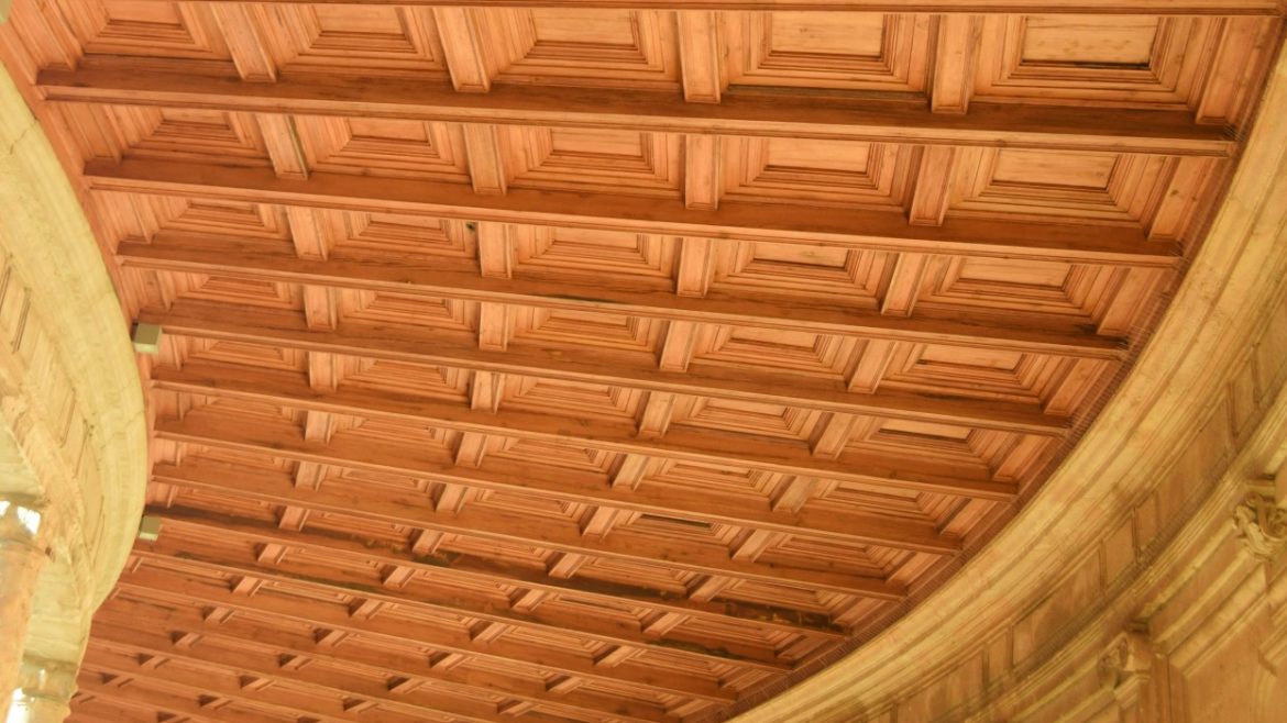 A simple yet elegant solid wood suspended ceiling.